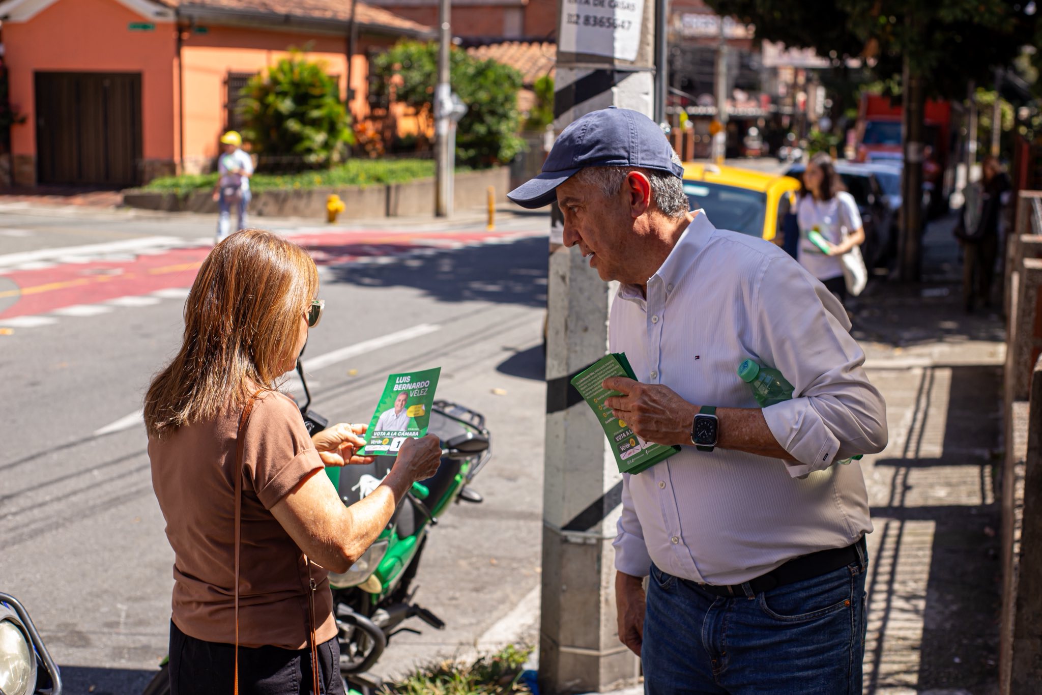 Luis Bernardo Vélez en campaña